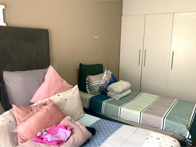 "Charming 2-Bed Flat in Prime Gauteng Location" - Photo 9