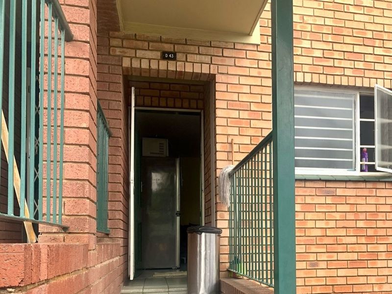 "Charming 2-Bed Flat in Prime Gauteng Location" - Photo 4