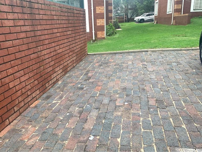 "Charming 2-Bed Flat in Prime Gauteng Location" - Photo 5