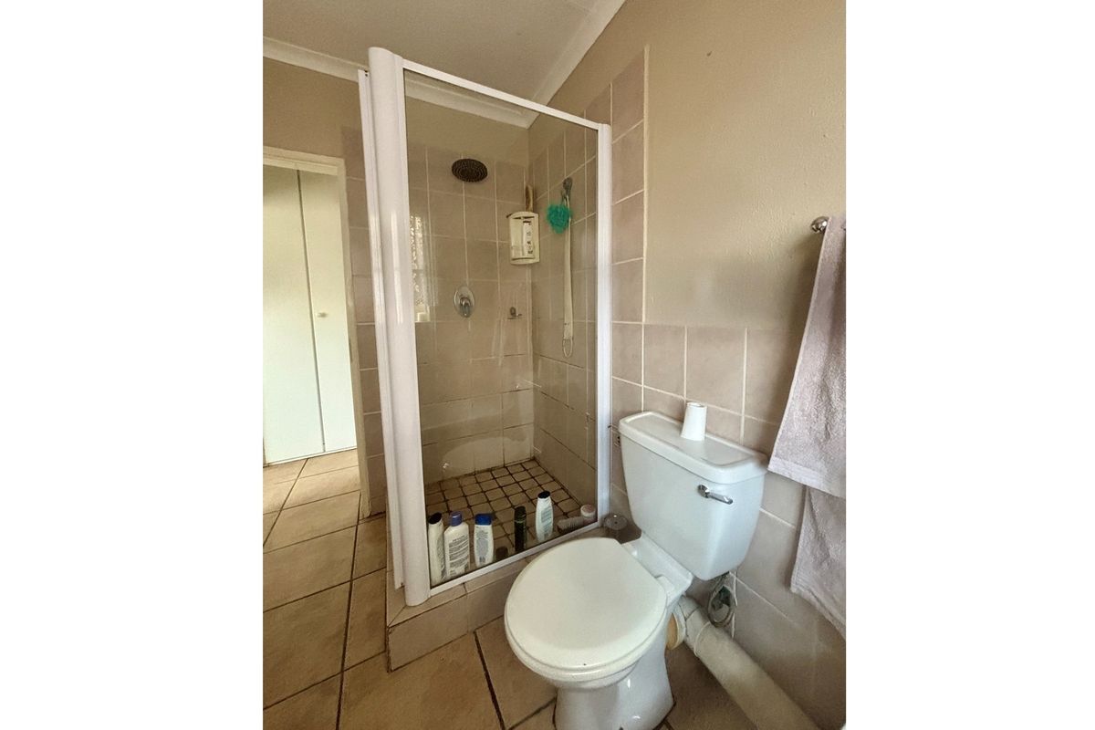 Cozy 2-Bedroom Facebrick Townhouse Near Highveld Gardens, Sasolburg! - Photo 4