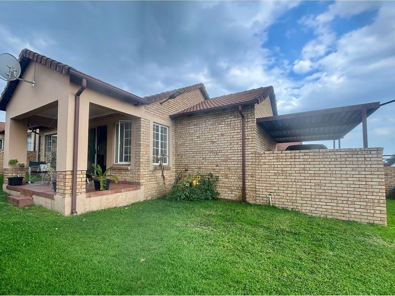 Cozy 2-Bedroom Facebrick Townhouse Near Highveld Gardens, Sasolburg! - Photo 1