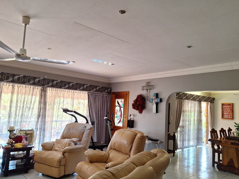 Prime Location with Unmatched Privacy and Elegance -Exceptional Living in the Heart of Nature - Photo 8