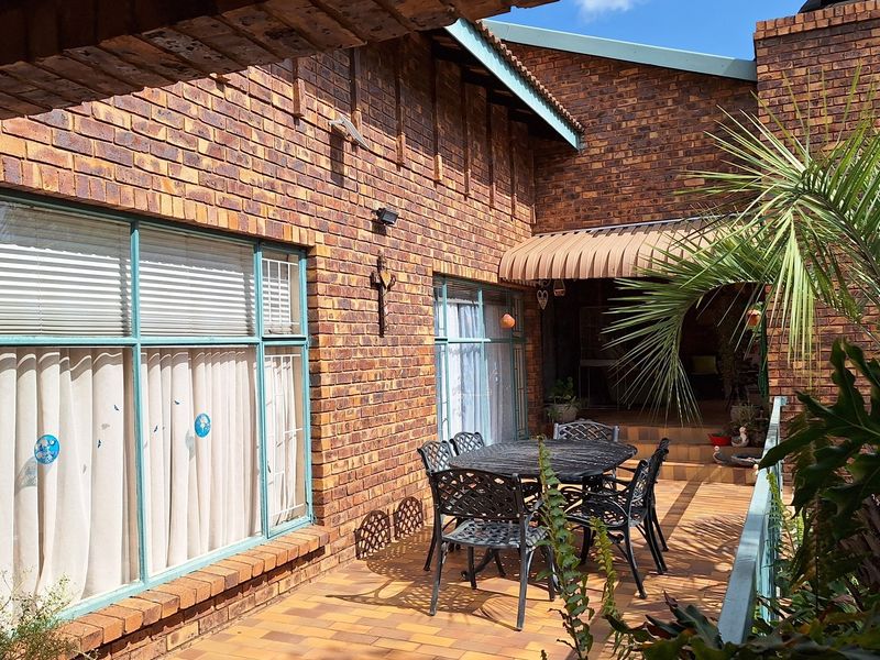 Prime Location with Unmatched Privacy and Elegance -Exceptional Living in the Heart of Nature - Photo 7