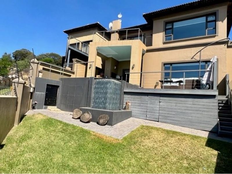 Magnificent secure exclusive cluster set high up on the hills with views for days - Photo 3