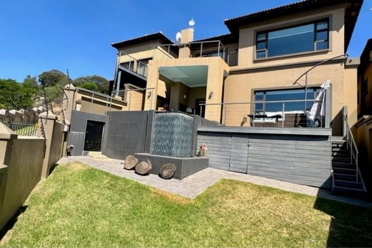 Magnificent secure exclusive cluster set high up on the hills with views for days - Photo 3