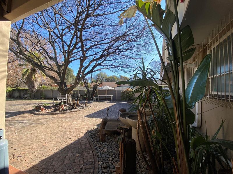 3-Bedroom family Home with 4-flatlets for Sale in Sasolburg Central - Photo 2