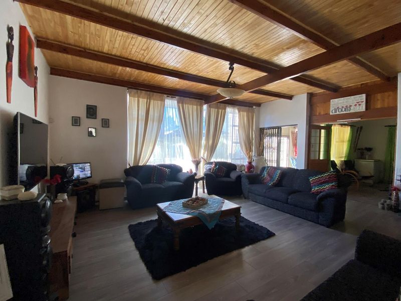 3-Bedroom family Home with 4-flatlets for Sale in Sasolburg Central - Photo 9