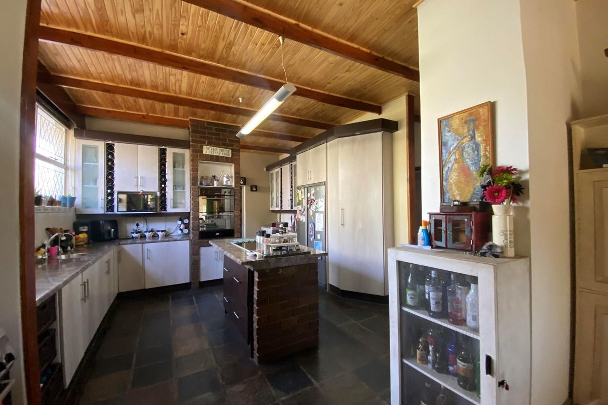 3-Bedroom family Home with 4-flatlets for Sale in Sasolburg Central - Photo 4