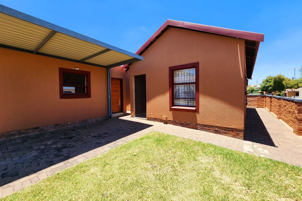 Special 3 bedroom and 2 bathroom house for Sale in Security Complex - Photo 5