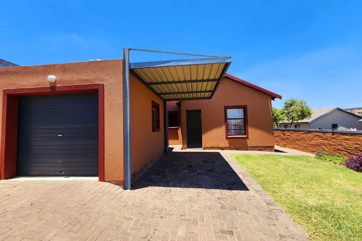 Special 3 bedroom and 2 bathroom house for Sale in Security Complex - Photo 3