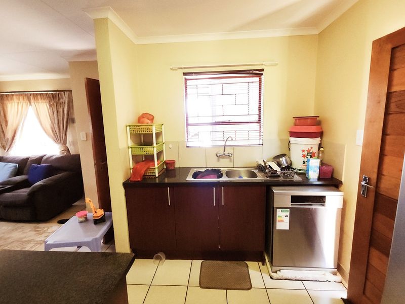 Special 3 bedroom and 2 bathroom house for Sale in Security Complex - Photo 6