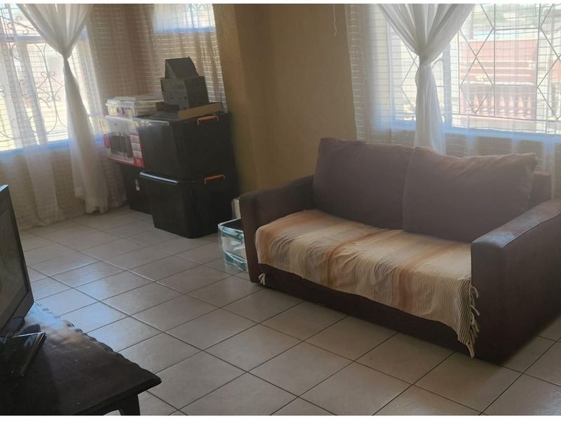 PRICE REDUCED TO SELL ..Bosmont newly renovated home 4 bedroom house. - Photo 4