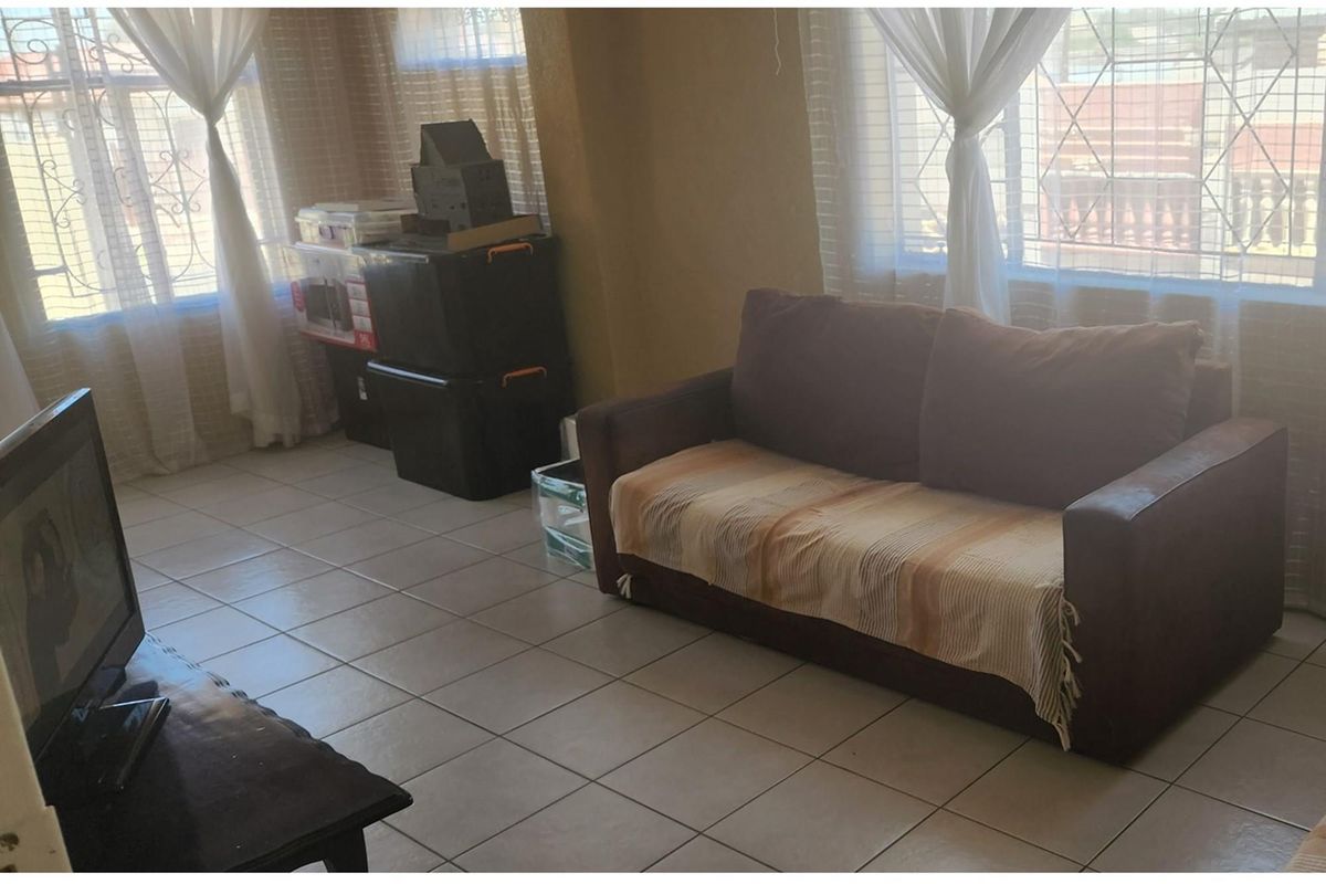 PRICE REDUCED TO SELL ..Bosmont newly renovated home 4 bedroom house. - Photo 4