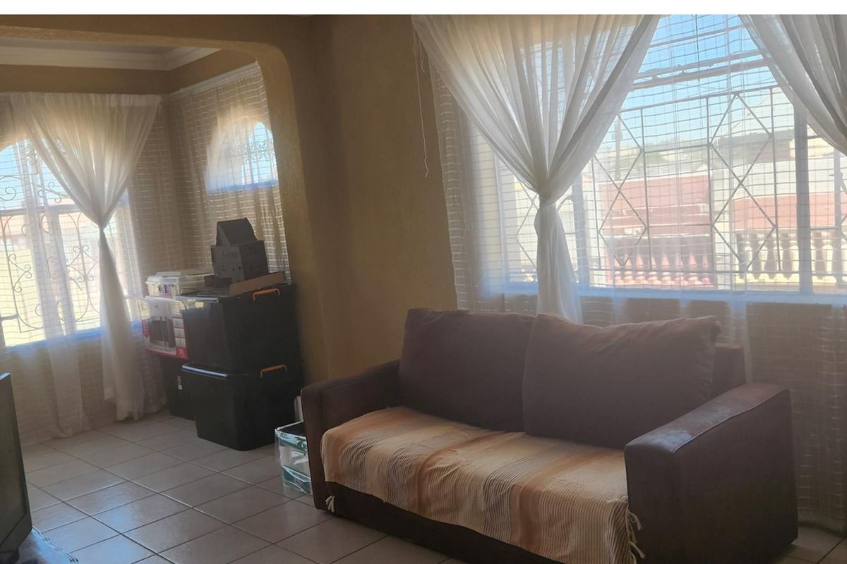 PRICE REDUCED TO SELL ..Bosmont newly renovated home 4 bedroom house. - Photo 3