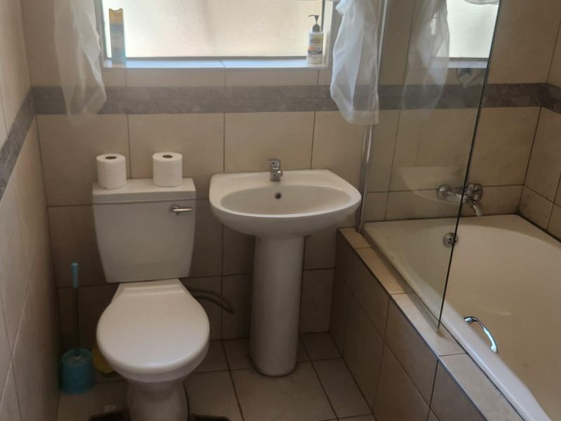 PRICE REDUCED TO SELL ..Bosmont newly renovated home 4 bedroom house. - Photo 5