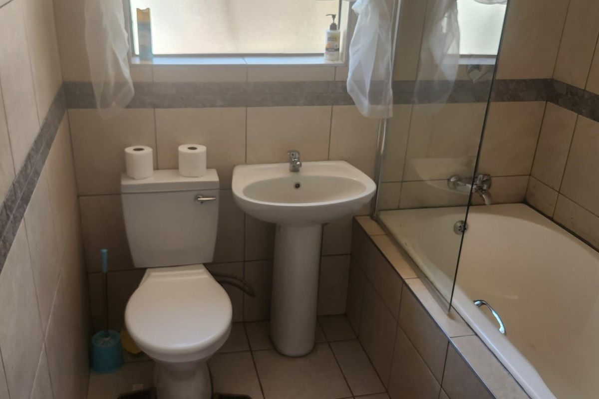 PRICE REDUCED TO SELL ..Bosmont newly renovated home 4 bedroom house. - Photo 5