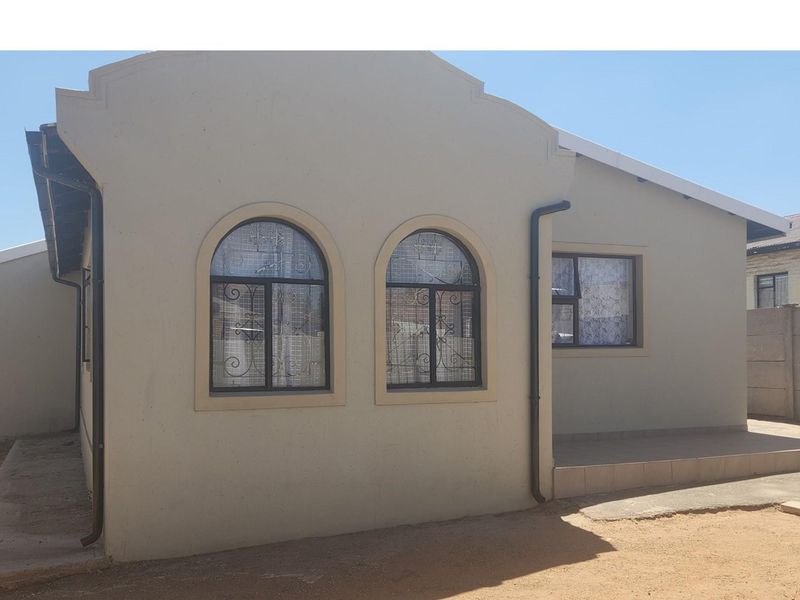 PRICE REDUCED TO SELL ..Bosmont newly renovated home 4 bedroom house. - Photo 2