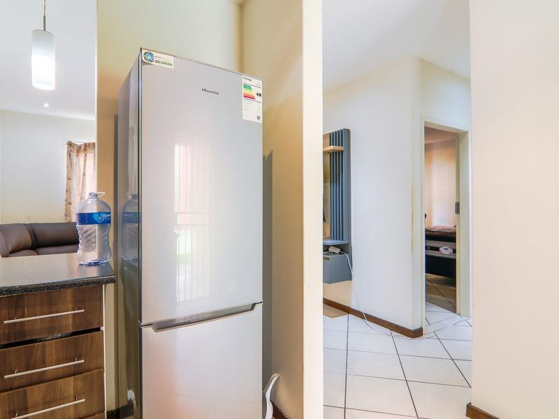 2 Bedroom Ground Floor Apartment For Sale in Centurion - Photo 4