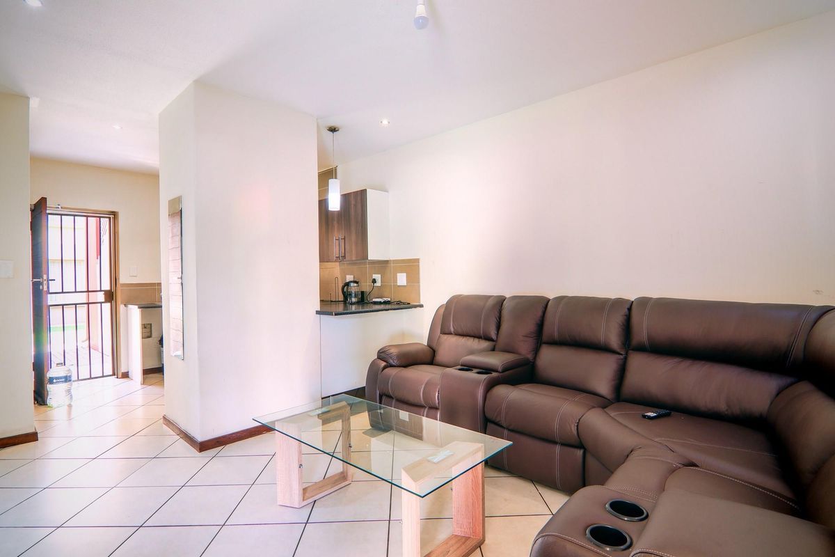 2 Bedroom Ground Floor Apartment For Sale in Centurion - Photo 5