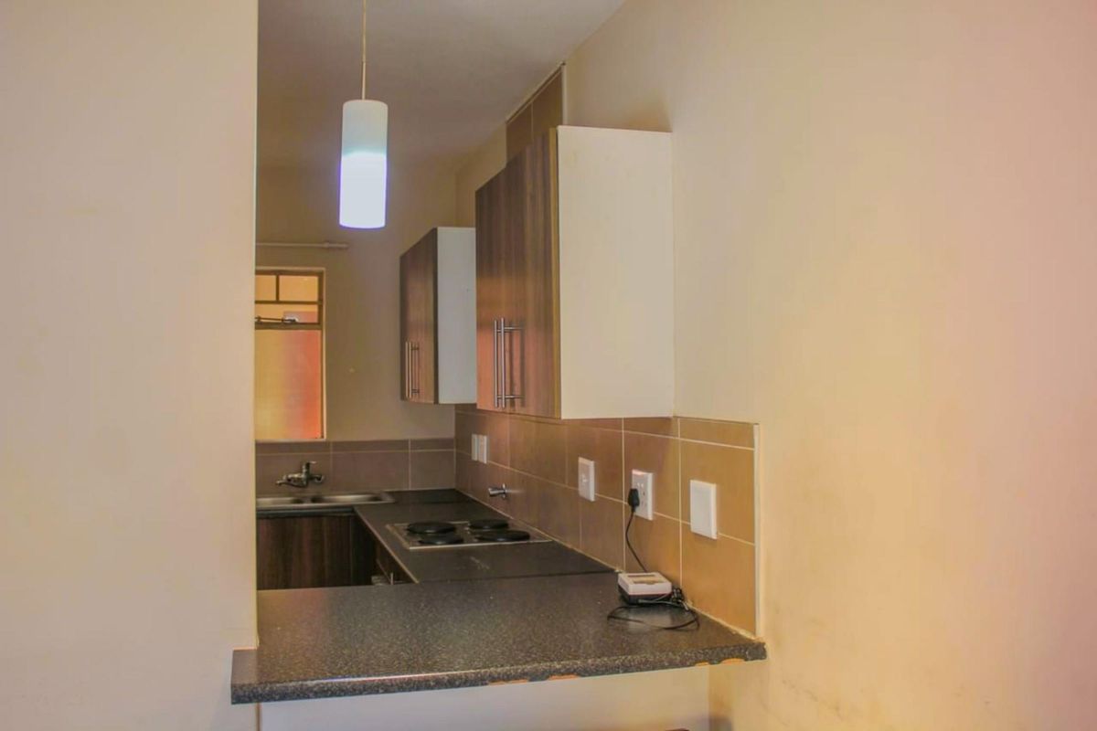 2 Bedroom Ground Floor Apartment For Sale in Centurion - Photo 3