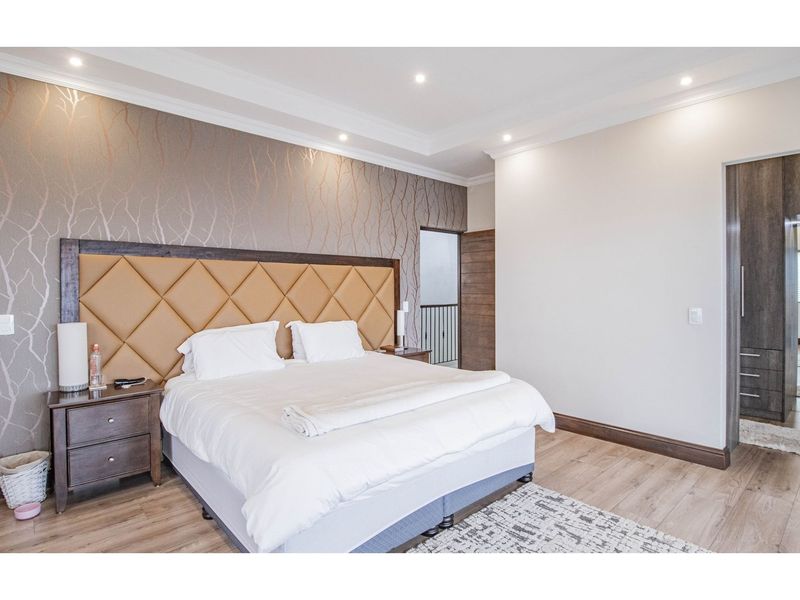 Modern Luxury Meets Family Comfort in Prestigious Sagewood - Photo 3