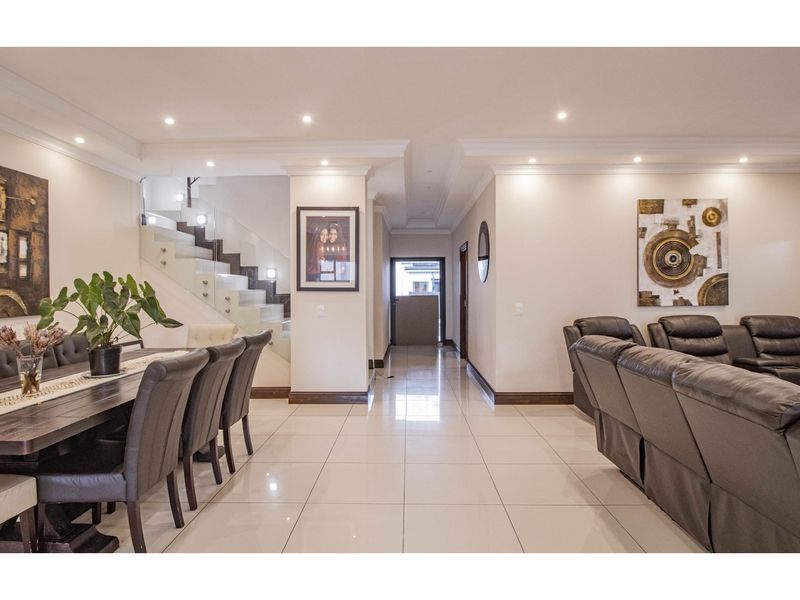 Modern Luxury Meets Family Comfort in Prestigious Sagewood - Photo 5