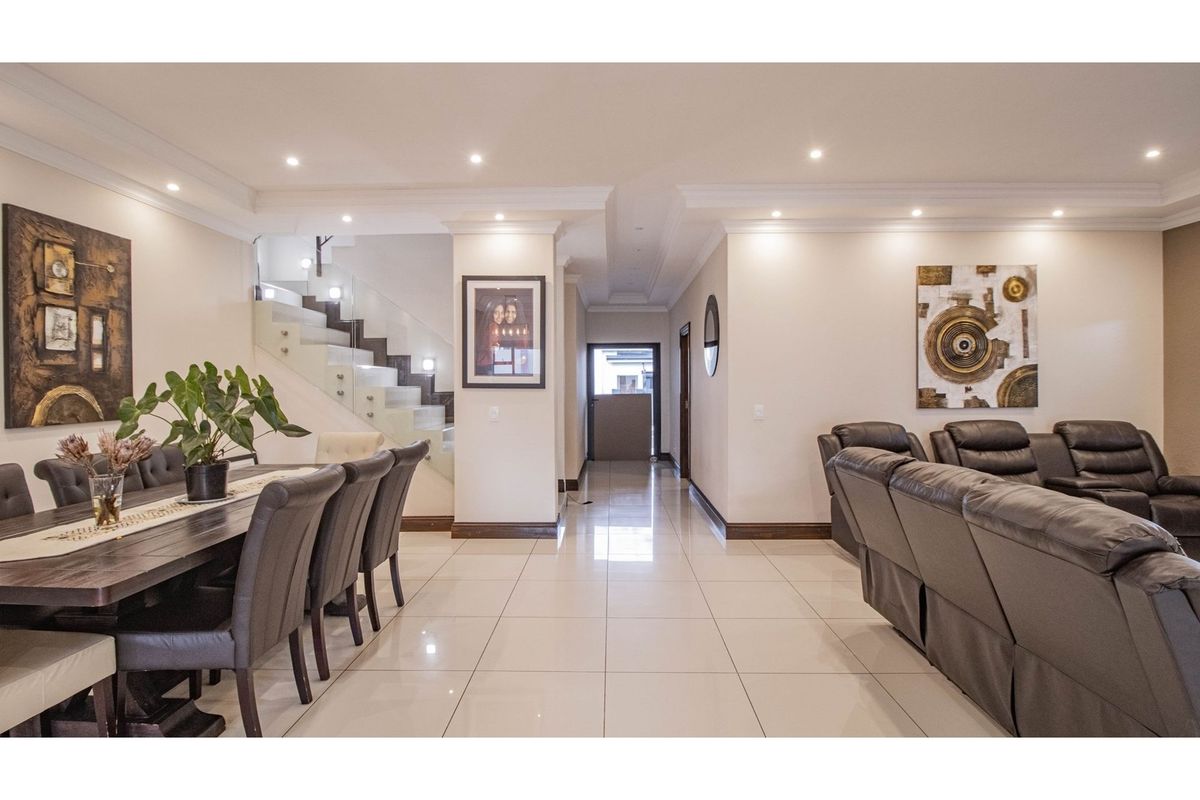 Modern Luxury Meets Family Comfort in Prestigious Sagewood - Photo 5