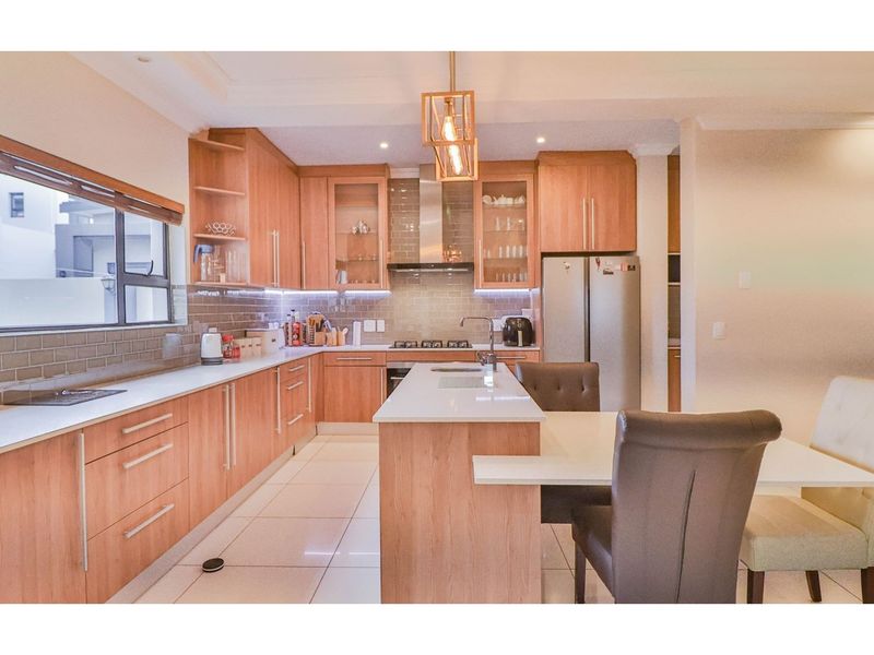 Modern Luxury Meets Family Comfort in Prestigious Sagewood - Photo 2