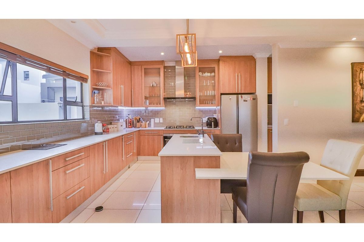 Modern Luxury Meets Family Comfort in Prestigious Sagewood - Photo 2