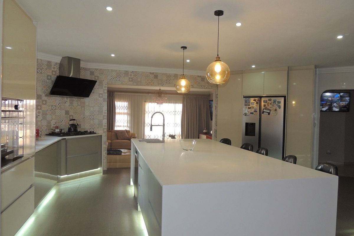 Luxury Living with Breathtaking Views! - Photo 2