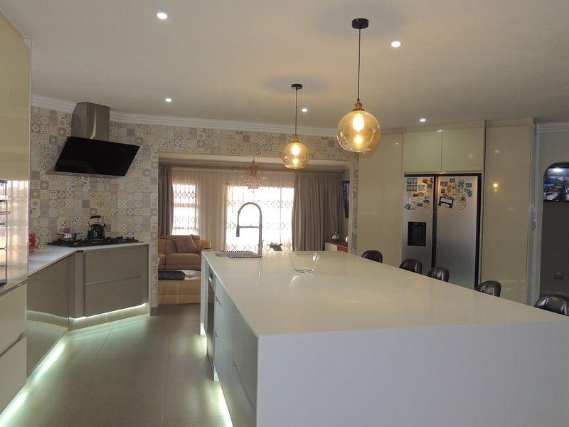 Luxury Living with Breathtaking Views! - Photo 2