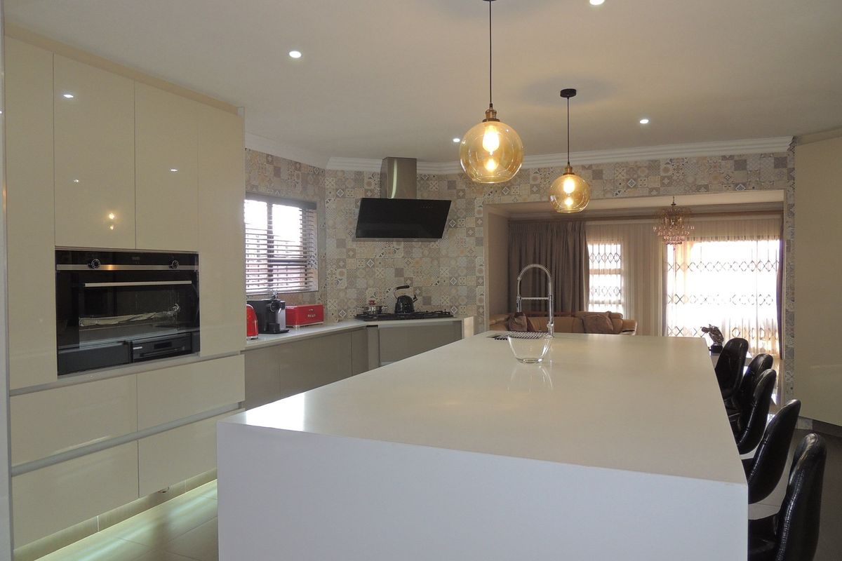 Luxury Living with Breathtaking Views! - Photo 5