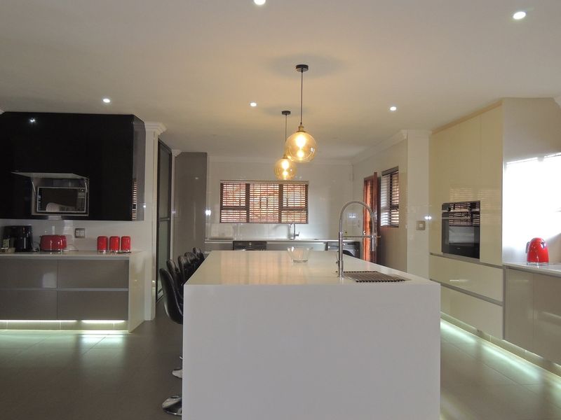 Luxury Living with Breathtaking Views! - Photo 7