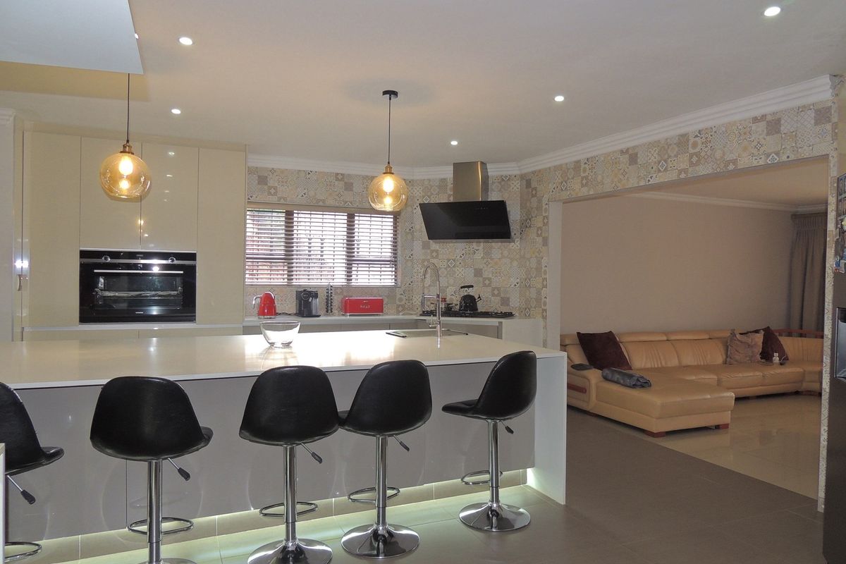 Luxury Living with Breathtaking Views! - Photo 4