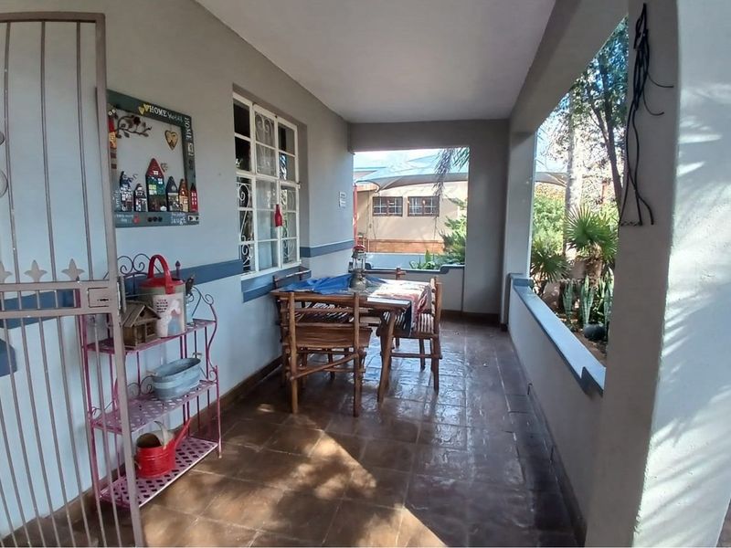 Character, Comfort, and Charm: A Timeless Kimberley Treasure - Photo 5