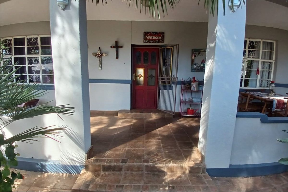 Character, Comfort, and Charm: A Timeless Kimberley Treasure - Photo 4