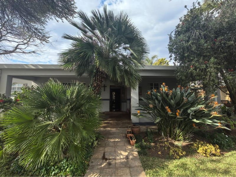 Character, Comfort, and Charm: A Timeless Kimberley Treasure - Photo 3