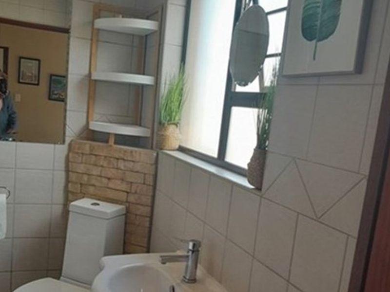 Modern home, in sort after area and family friendly complex - Photo 7