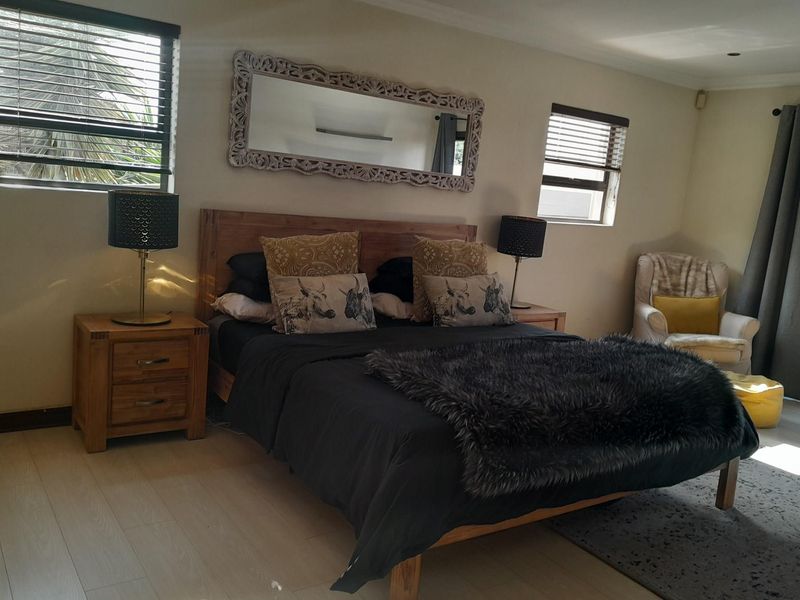 Modern home, in sort after area and family friendly complex - Photo 10