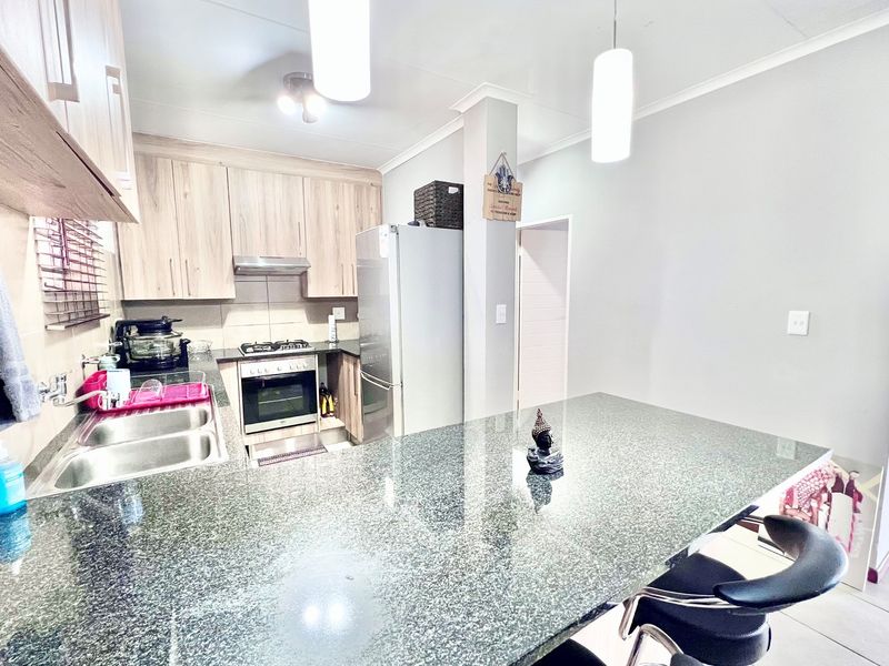 This Top-Floor Two-Bedroom Apartment Has Everything You’ve Been Searching For - Photo 9