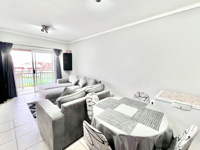 This Top-Floor Two-Bedroom Apartment Has Everything You’ve Been Searching For - Photo 7