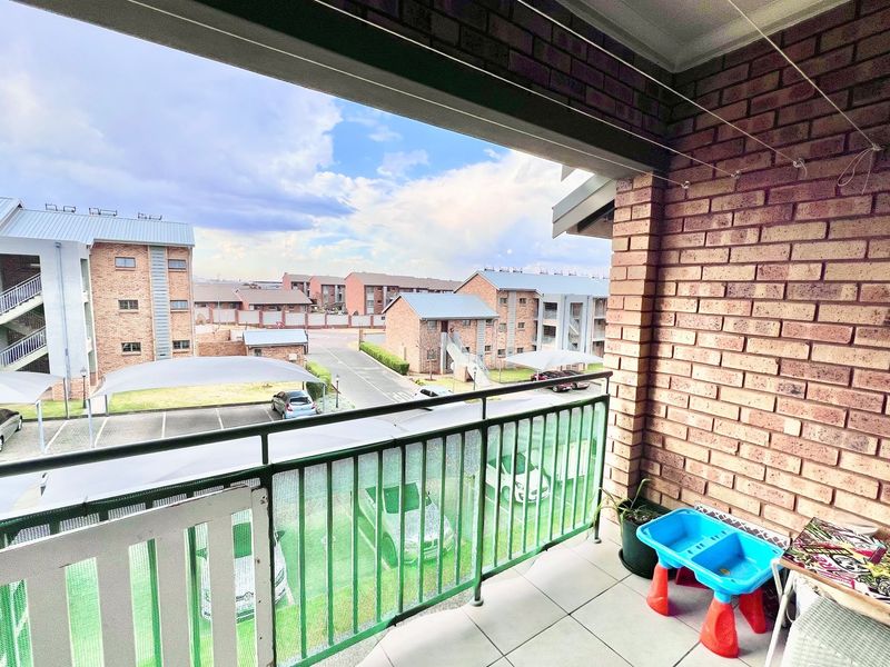 This Top-Floor Two-Bedroom Apartment Has Everything You’ve Been Searching For - Photo 5