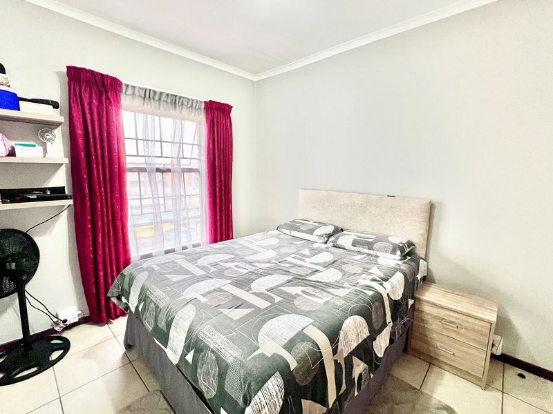 This Top-Floor Two-Bedroom Apartment Has Everything You’ve Been Searching For - Photo 3