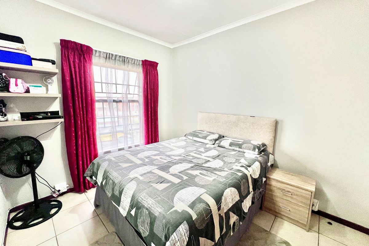 This Top-Floor Two-Bedroom Apartment Has Everything You’ve Been Searching For - Photo 3