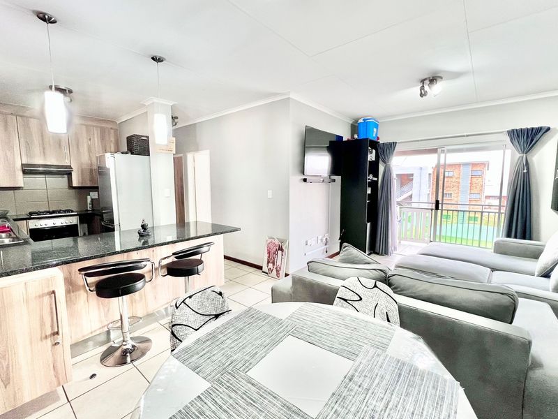 This Top-Floor Two-Bedroom Apartment Has Everything You’ve Been Searching For - Photo 2