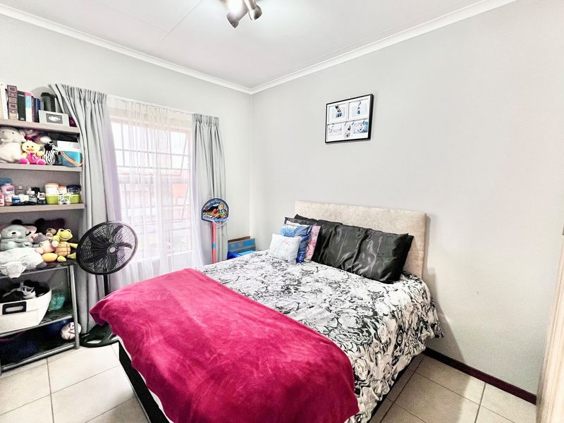 This Top-Floor Two-Bedroom Apartment Has Everything You’ve Been Searching For - Photo 4