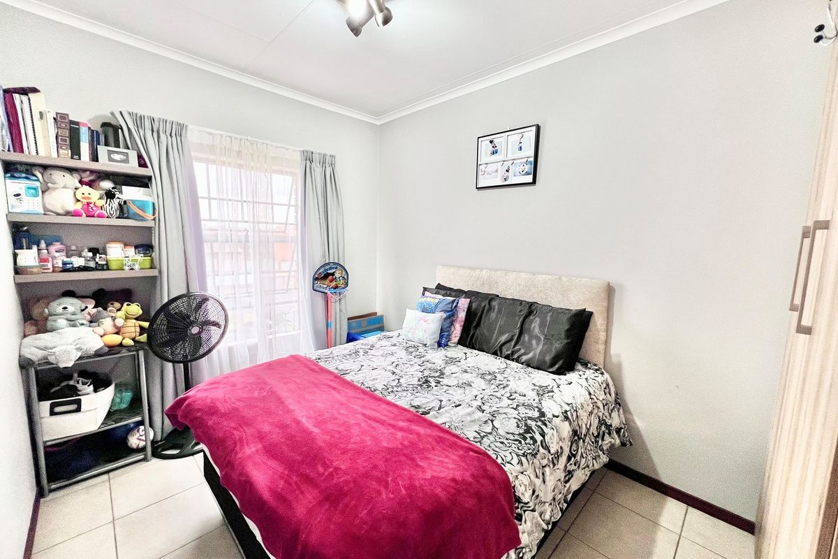 This Top-Floor Two-Bedroom Apartment Has Everything You’ve Been Searching For - Photo 4