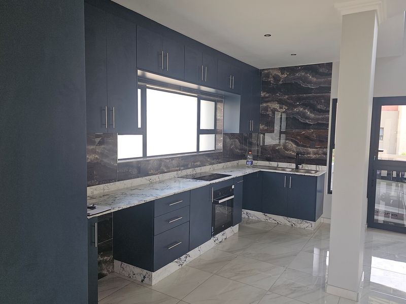 Stylish immaculate 3-Bedroom Double Storey Home in Exclusive Midrand Estate for sale - Photo 7