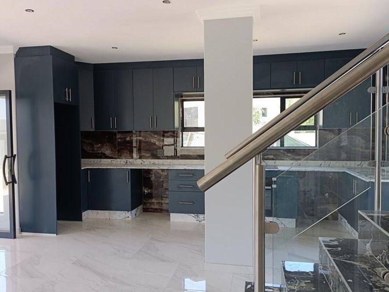 Stylish immaculate 3-Bedroom Double Storey Home in Exclusive Midrand Estate for sale - Photo 6