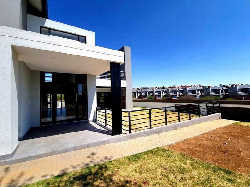 Newly Built 4 Bedroom 4 Bathroom House - Photo 4